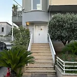 S's In * טיראנה